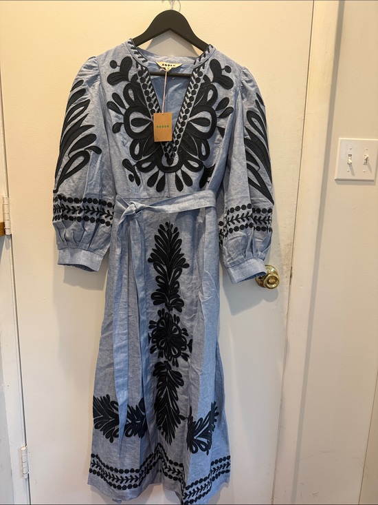 Boden Dresses & Skirts - Boden Octavia linen blend Midi Dress with beautiful embroidery.